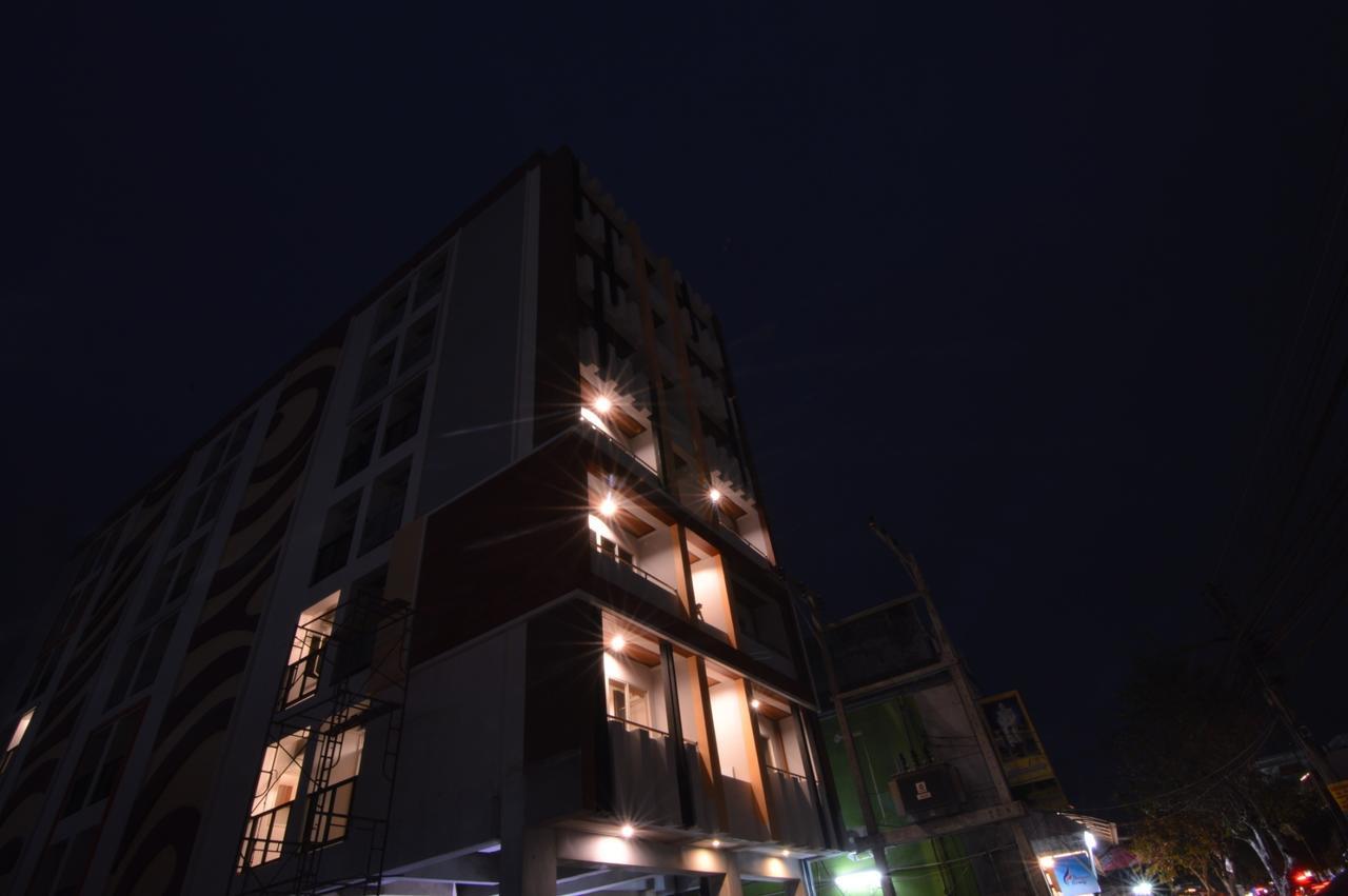 Ud Capital Hotel Udon Thani Bagian luar foto